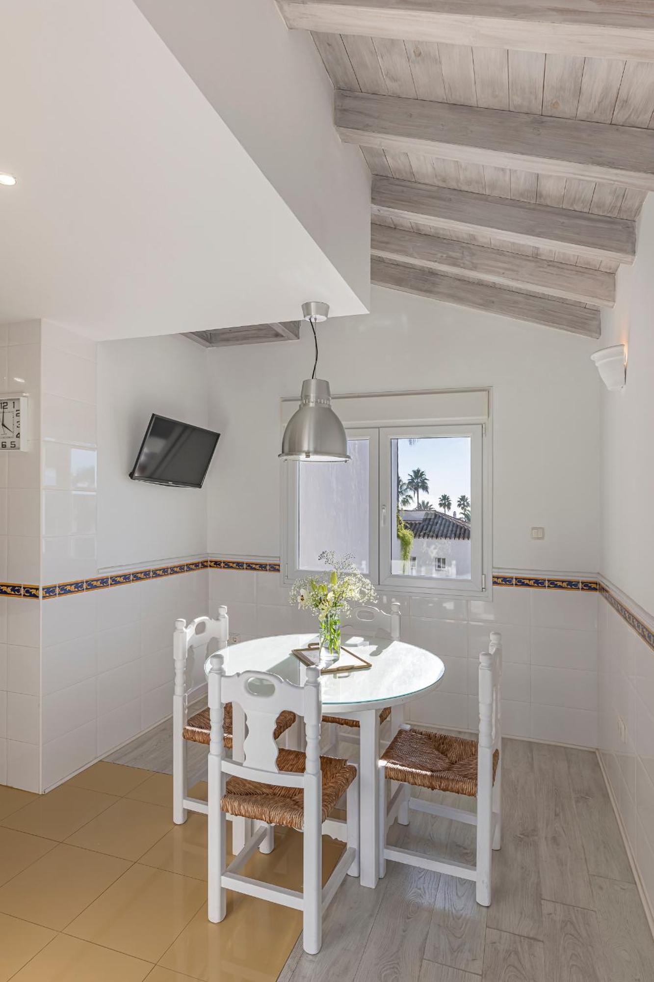 Increible Piso 4 Dorm, Terraza, Parking & Pool Appartamento Marbella